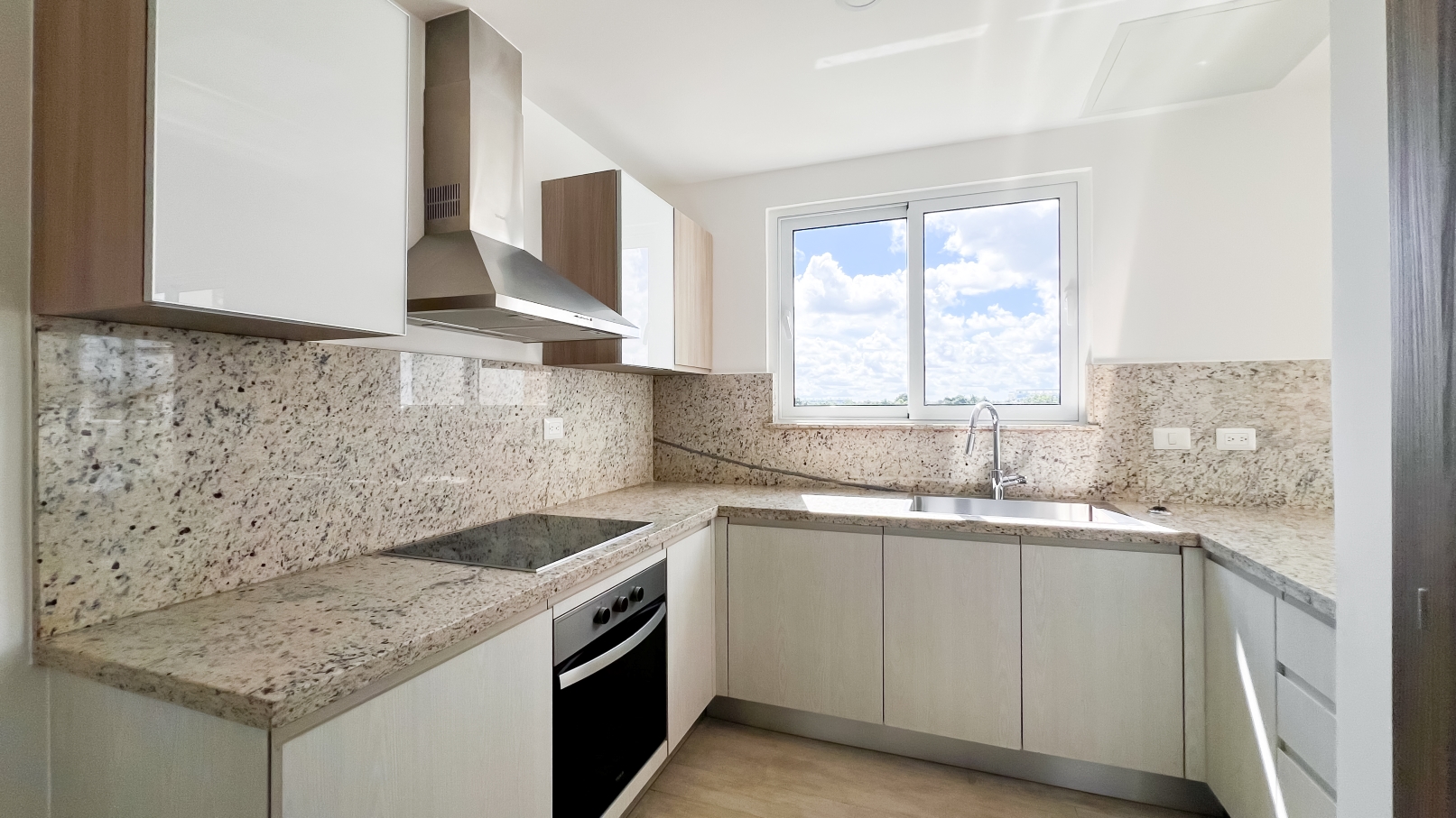 Cocina con acabados premium en granito